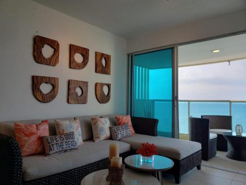 a living room with a couch and a table at Departamento con piscina 8 in Salinas