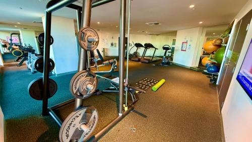 Fitness centrum a/nebo fitness zařízení v ubytování Yarra Accommodation-Private apartments-Collins Wharf Waterfront, Docklands