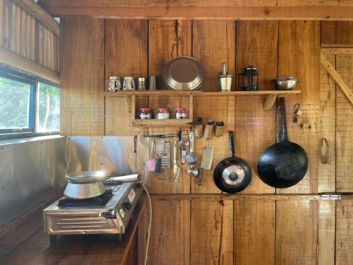 Kuchyň nebo kuchyňský kout v ubytování Zenith Himalayan Eco Studio