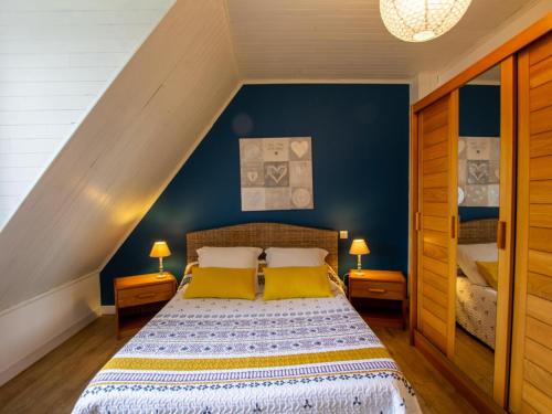 Кровать или кровати в номере Maison avec piscine privée, 3 chambres et jardin fleuri, proche de Sarlat et des sites touristiques. - FR-1-616-179