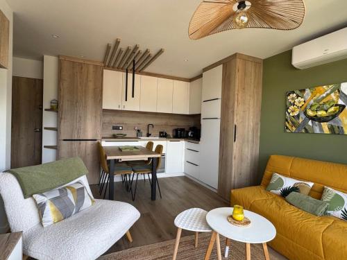 Superbe Type 2 rénové 2025, climatisé, parking à Aix-les-Bains - FR-1-555-116