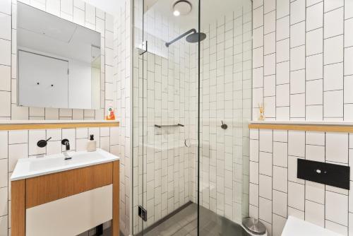 Ένα μπάνιο στο Urban Retreat Modern Elegance in Docklands