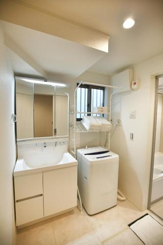 SCD155 Private House for 9 with Rooftop in Ikebukuro, Direct Access to Tokyo's Core Commercial Districts