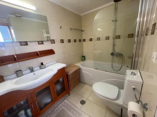 Beach Artemisia Malibu style town house sleep 6