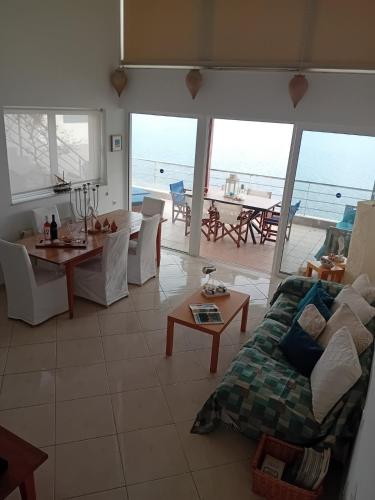 Beach Artemisia Malibu style town house sleep 6