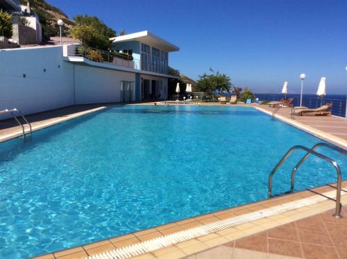 Beach Artemisia Malibu style town house sleep 6