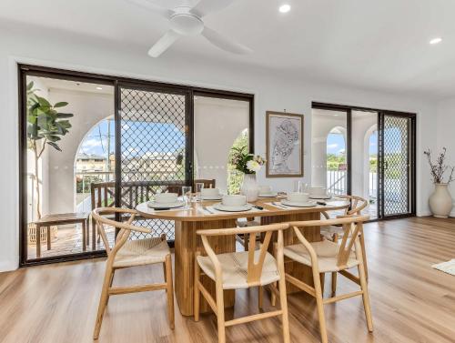 a dining room with a wooden table and chairs at Upper Lvl Boyd-3 Bedroom Sunny Coastal in Tweed Heads