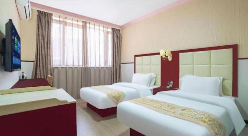 Postel nebo postele na pokoji v ubytování Kunming Tong Yi Business Hotel