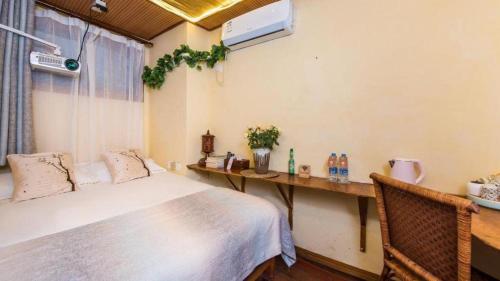 Ένα ή περισσότερα κρεβάτια σε δωμάτιο στο The Courtyard Suzhou Inn Hemu Branch