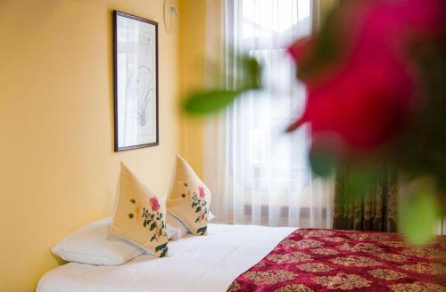 Ένα ή περισσότερα κρεβάτια σε δωμάτιο στο The Courtyard Suzhou Inn Hemu Branch