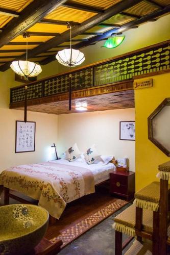 Ένα ή περισσότερα κρεβάτια σε δωμάτιο στο The Courtyard Suzhou Inn Hemu Branch