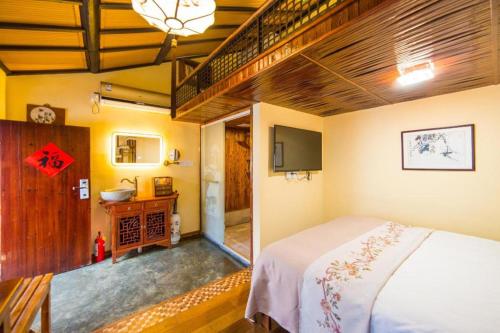 Ένα ή περισσότερα κρεβάτια σε δωμάτιο στο The Courtyard Suzhou Inn Hemu Branch