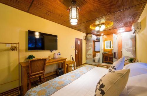 Ένα ή περισσότερα κρεβάτια σε δωμάτιο στο The Courtyard Suzhou Inn Hemu Branch