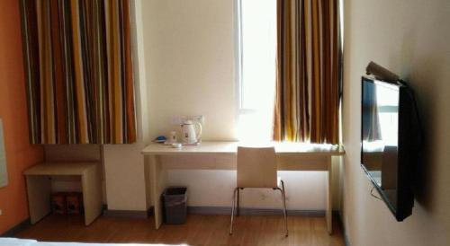 Μια τηλεόραση ή/και κέντρο ψυχαγωγίας στο 7 Days Inn Enshi Xueyuan Road Shinan Ancient City