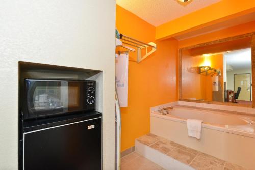 A bathroom at Americas Best Value Inn - Brookhaven