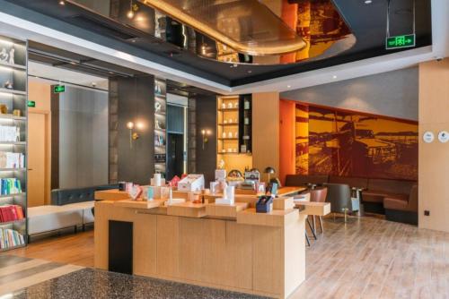 Atour Light Hotel Shanghai Xinjiangwancheng Fudan Universityにあるシーティングエリア