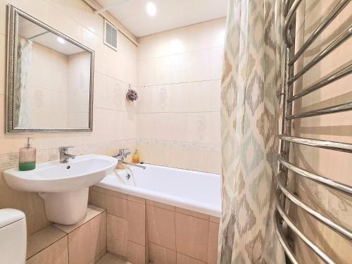 Koupelna v ubytování Квартира у ТРЦ Никольский с красивым видом