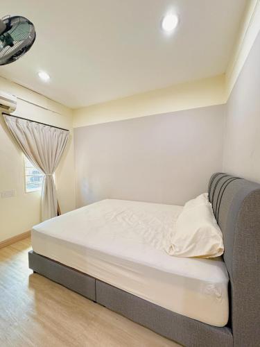 a bedroom with a bed in a room at De'nest House in Batu Pahat