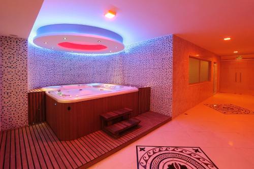 a bathroom with a jacuzzi tub in a room at Forum Suite Otel in Mersin