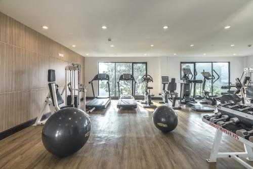 Fitness centrum a/nebo fitness zařízení v ubytování Lido Lake Resort by MNC Hotel