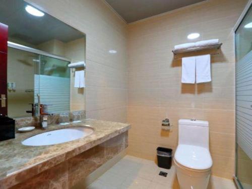 Koupelna v ubytování Bashan Hotel