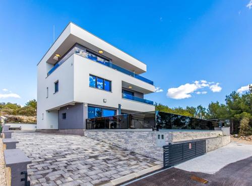 Budova, kde se vila nachází