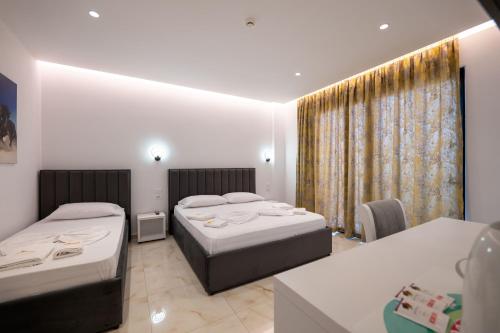 Postel nebo postele na pokoji v ubytování Feniks Hotel