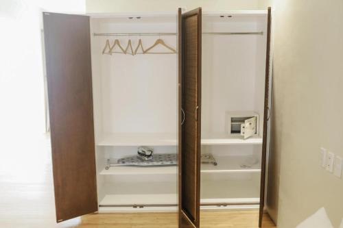 a large mirror in a closet with shelves at Kingsleys Hotel and Gastro Pub in Angeles