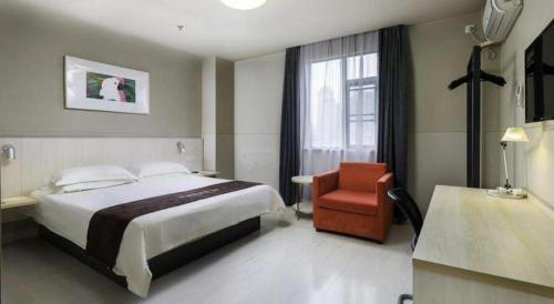 a hotel room with a bed and a chair at Jinjiang Inn Nanjing Xinjiekou in Nanjing