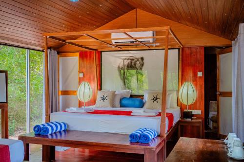 Ein Bett oder Betten in einem Zimmer der Unterkunft Lowin Yala