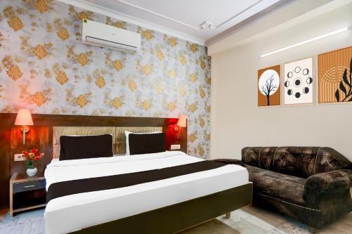 Postel nebo postele na pokoji v ubytování Super Hotel O Subhani Building Formerly Hotel Amandeep