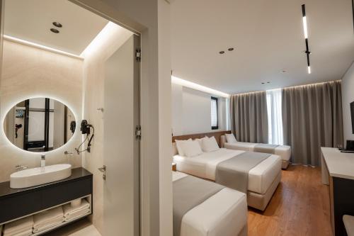 Gallery image of Euro Hotel in Ksamil