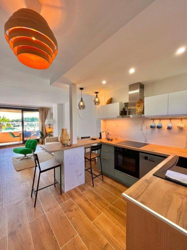 an open kitchen with a dining area and a table at Coup de cœur BB in Cogolin