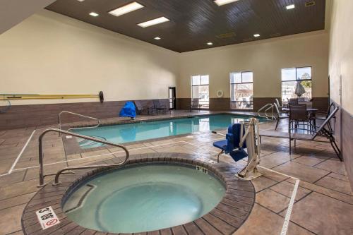 a large pool with a hot tub in a room at Fairfield Inn & Suites by Marriott Santa Fe in Santa Fe