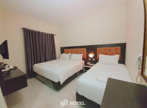 Postel nebo postele na pokoji v ubytování Sei Hotel Aceh