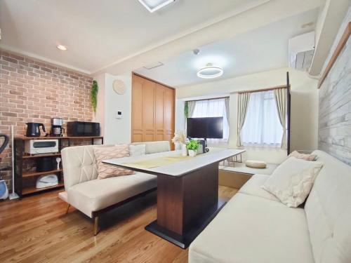 Base-Osaka 天神橋 4 min to JR Temma,Opposite Tenjinbashisuji Shopping Street One Stop to Umeda