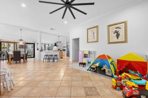 Galería fotográfica de Coastal Retreat with Pool Alfresco & Family Comfo en Secret Harbour