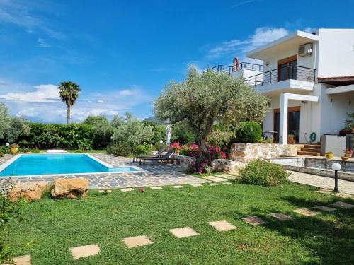Πισίνα στο ή κοντά στο Beach Villa Claire