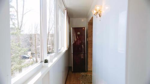 a hallway with a large window and a door at Двухкомнатные апартаменты на улице Естая, дом 89 напротив ТД Артур in Pavlodar