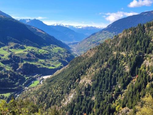 Un paisaje natural cerca del chalet de montaña