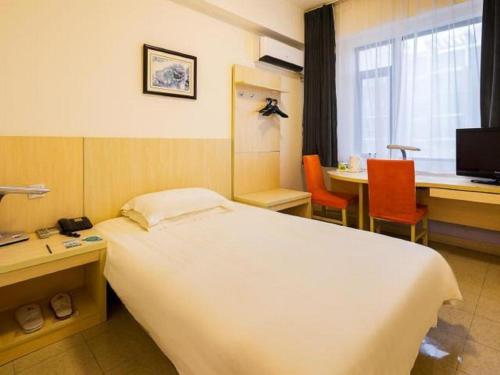 a hotel room with a bed and a desk and a table at JinJiang Inn Nanjing The Confucius Temple Zhonghuamen Metro Station in Nanjing