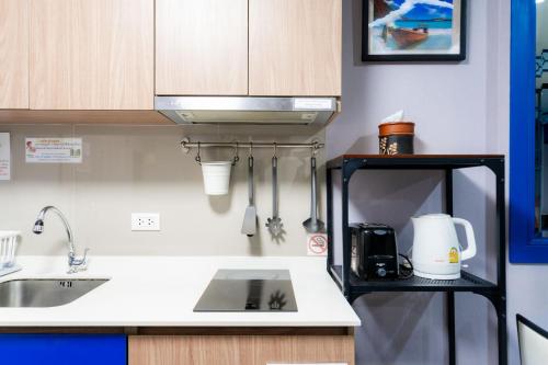 Dapur atau dapur kecil di La Casita Pool Access Condo Huahin Only 10 minutes to the beach