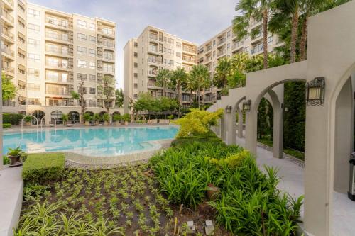 Kolam renang di atau dekat dengan La Casita Pool Access Condo Huahin Only 10 minutes to the beach