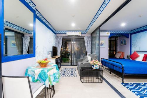 Ruang duduk di La Casita Pool Access Condo Huahin Only 10 minutes to the beach