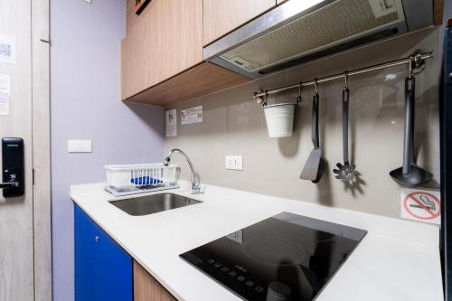 Dapur atau dapur kecil di La Casita Pool Access Condo Huahin Only 10 minutes to the beach