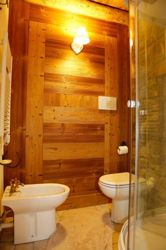 a bathroom with a toilet and a sink at Albergo Diffuso Zoncolan in Ovaro