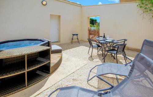 Photo de la galerie de l'établissement Stunning Home In Rousson With Wifi, à Rousson