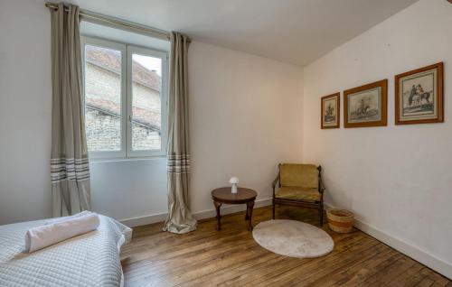 Ένα ή περισσότερα κρεβάτια σε δωμάτιο στο Awesome Home In Verteuil-Sur-Charente