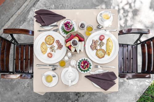 a table with plates of food on it at Sala Baï Hotel & Restaurant School in Siem Reap