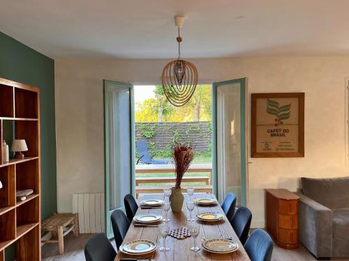 Posezení v ubytování Renovated house near beaches